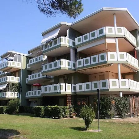 Family Flat In A With 3 Pools-beahost * Bibione