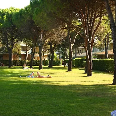 Family Flat In A With 3 Pools-beahost Bibione